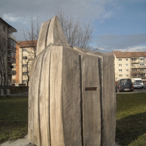 https://www.berzeimre.info/files/gimgs/th-7_03-Széltörő,fa,150x100x70cm,2010.jpg